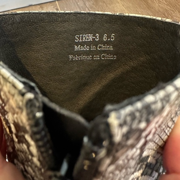 Snake print boots - Picture 3 of 7